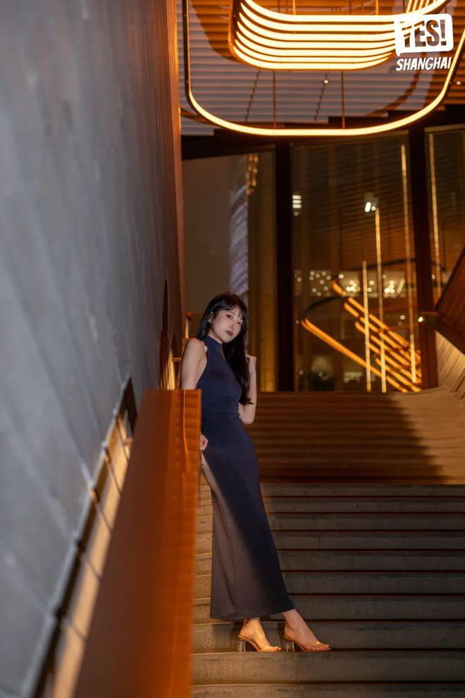 餐厅藏着王家卫式美学氛围！AG真人网外滩绝美露台艺术