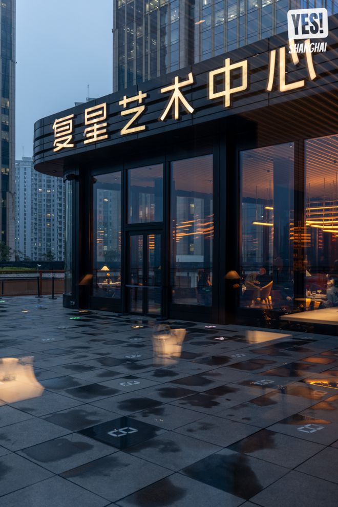 餐厅藏着王家卫式美学氛围！AG真人网外滩绝美露台艺术(图12)